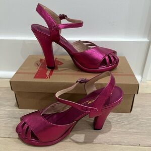 NIB Re-Mix Rhonda pink heels 8.5